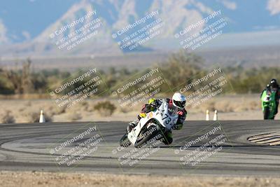 media/Dec-07-2025-CVMA (Sun) [[3e7d2de5dc]]/Race 18-Formula Twins-Formula 40 UL/